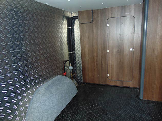 Mercedes Benz Sprinter - Race Van | Anti-drill Armaplate rear door
