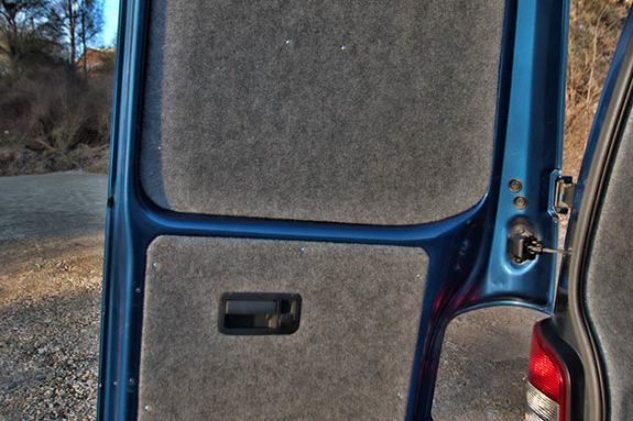 Volkswagen Transporter T5 - Kombi 240v socket / 12v socket
